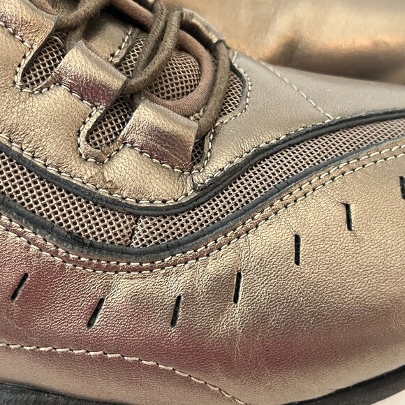 Clarks Wave Sneaker Shoes Gold Pewter Leather Walking Trail Hiking Women's 11M - Picture 12 of 12